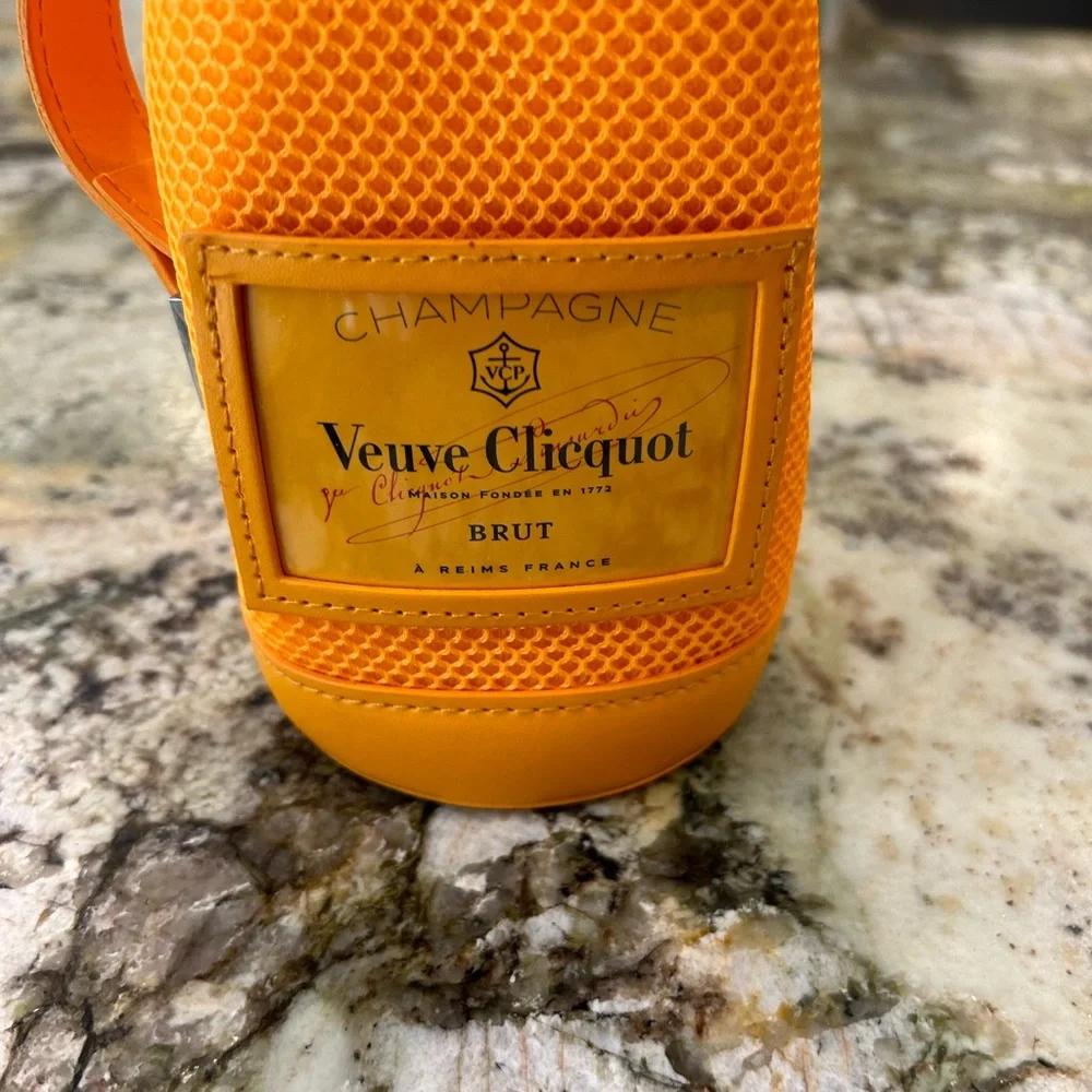 Veuve Cliquot insulated sleeve bottle bag Champagne! New!